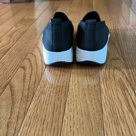 Ruideng Slip On Sneakers - Picture 2 of 8